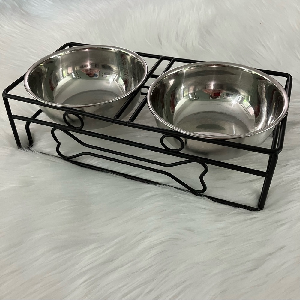 Small Dog Feeding Station